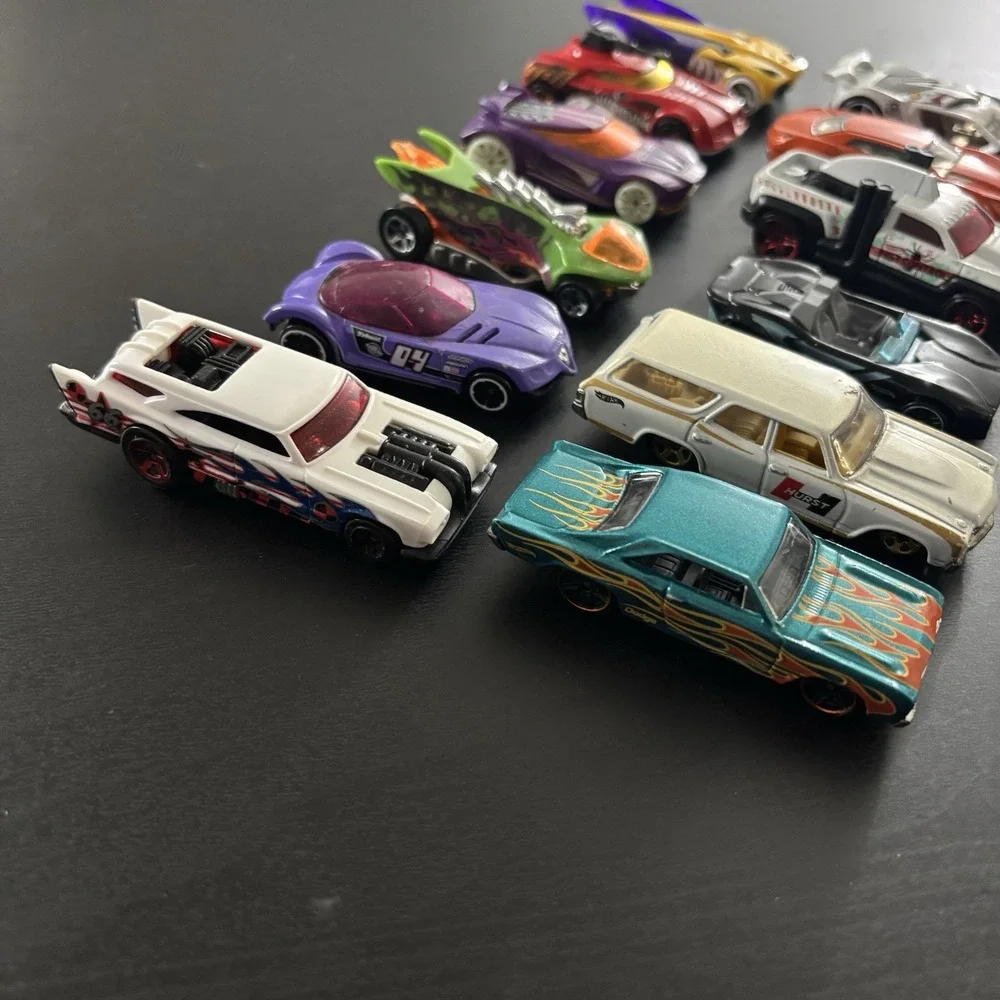 Lot 12 Hot Wheels Cars Model Toys Impavido 1, Chevelle Wagon,‎ Buzz Bomb Mattel